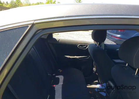 2015 Nissan Sentra S z USA, uszkodzony, nr VIN 3N1AB7AP4FY252211